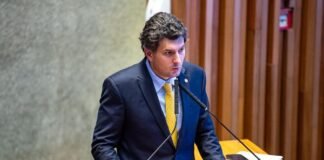 Eduardo Pedrosa cobra justiça para criança autista arrastada pelos pés em clínica do DF