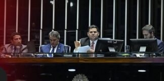 Câmara conclui votação e aprova aumento de deputados para 531