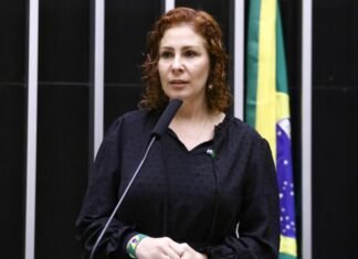 Carla Zambelli vai para a Itália após condenação no STF