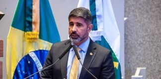 Deputado Roosevelt propõe assentos prioritários ao lado das janelas para mulheres no transporte público