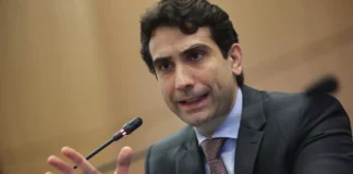 Galípolo expõe falha no controle da inflação e pressiona governo em meio à crise com Trump