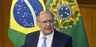 Governo baixa o tom e busca diálogo com EUA para reverter tarifaço