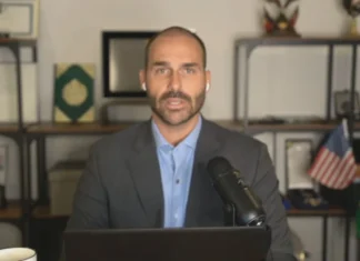 Eduardo Bolsonaro diz que Brasil será “mergulhado no caos” se não ceder a Trump