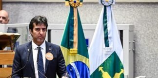 Gabriel Magno cobra envio da reestruturação da carreira dos profissionais da educação