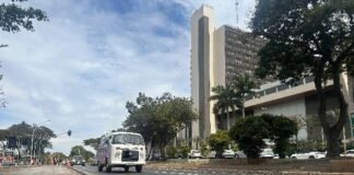 W3 Sul começa a receber obra completa de recuperação do pavimento