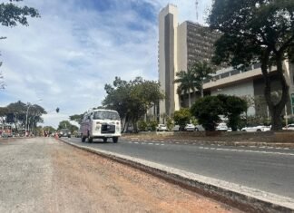 W3 Sul começa a receber obra completa de recuperação do pavimento