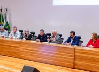 Câmara Legislativa presta homenagem a seus servidores aposentados