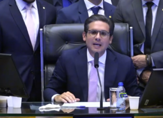 Oposição encerra ocupação após acordo com presidente da Câmara