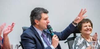 CLDF homenageia profissionais de altas habilidades e superdotação em sessão solene