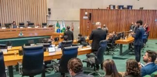 CLDF aprova atualização de regras para vistoria de táxis no Distrito Federal
