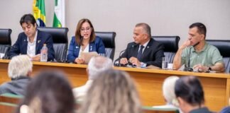 Medida que prevê apoio psicológico a profissionais da saúde e educação avança em comissão