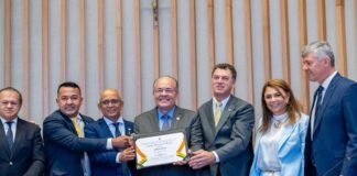 Presidente da CEB, Edison Garcia recebe título de cidadão honorário de Brasília