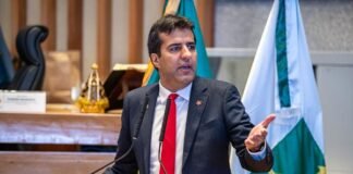 Distritais denunciam superfaturamento em app para compras de escolas