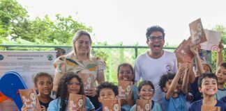 Projeto apoiado pelo FAC leva espetáculo teatral e oficina de musicalização para escolas públicas do DF