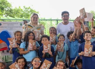 Projeto apoiado pelo FAC leva espetáculo teatral e oficina de musicalização para escolas públicas do DF