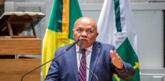 Projeto prevê que farmácias e outros estabelecimentos permitam que clientes usem seus banheiros