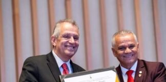 Presidente do Flamengo recebe título de Cidadão Honorário de Brasília em solenidade rubro-negra