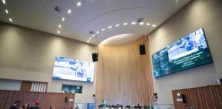 Situação das obras públicas gera debate entre oposição e deputados governistas
