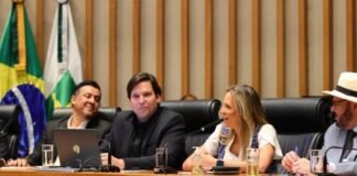 Renova-DF, Qualifica-DF e Fábrica Social são homenageados na Câmara Legislativa