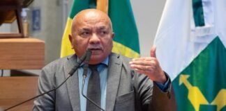 Deputados criticam cobrança de multa milionária por greve de professores do DF