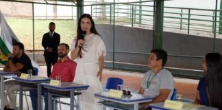 Estudantes sugerem propostas aos deputados no projeto Câmara Legislativa vai à Escola