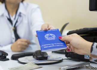 IBGE: desemprego cai a 5,2% e atinge menor nível desde 2012