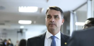 Flávio Bolsonaro diz que Trump fez “gesto gigantesco” pela anistia após queda de sanções
