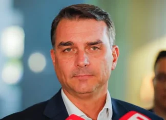 Após reação do mercado, Flávio Bolsonaro diz que apresentará plano econômico “muito melhor”