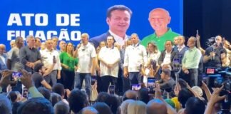 Seis mil pessoas marcam filiação de Arruda ao PSD e reforçam força política no DF