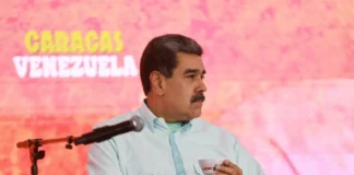 Maduro reaparece e encerra boatos sobre fuga em meio a tensão com os EUA