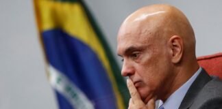 Oposição pede impeachment contra Moraes