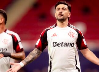 Arrascaeta brilha e Flamengo avança à semi da Copa Intercontinental