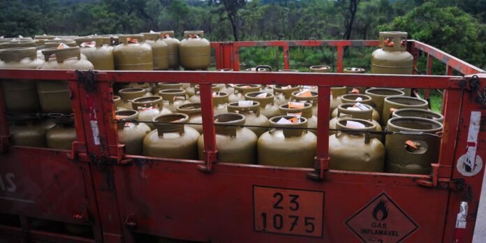 botijao_de_13_quilos_de_gas_de_cozinha_mcajr_abr_201120214528.jpg