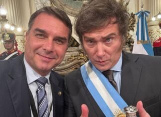 Em post Milei confirma apoio a Flávio Bolsonaro