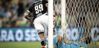 Rayan e Vegetti decidem e Vasco sai em vantagem na Copa do Brasil