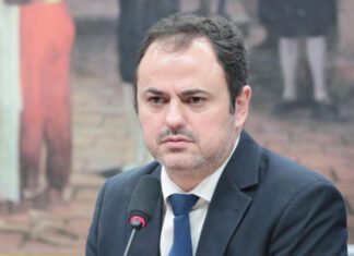 Câmara mantém Zambelli e impõe suspensão a Glauber