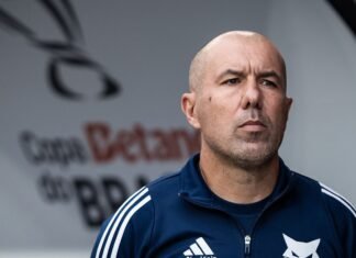 Cruzeiro anuncia saída de Leonardo Jardim após revés na Copa do Brasil