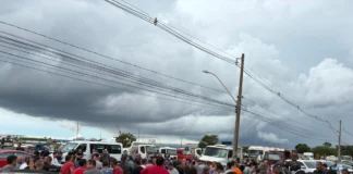 Paralisação de 400 caminhoneiros pressiona Novacap por pagamentos atrasados