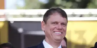 Tarcísio fala sobre pré-candidatura de Flávio Bolsonaro à Presidência em 2026
