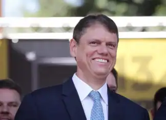 Tarcísio fala sobre pré-candidatura de Flávio Bolsonaro à Presidência em 2026