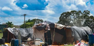 Acampamentos de rua ocupam vias do DF no fim de ano