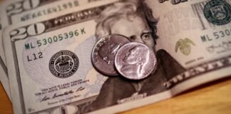 Dólar cai para R$ 5,37 com redução de preocupações com Venezuela