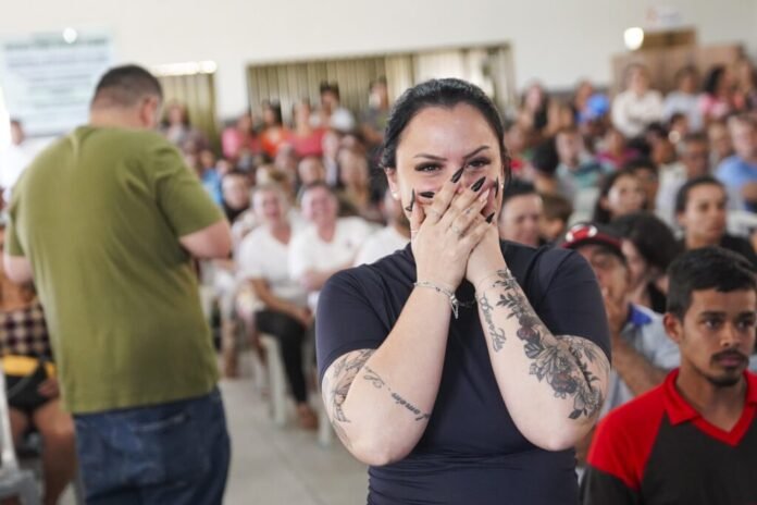 AGEHAB_CASAS_A_CUSTO_ZERO_QUASE_200_FAMILIAS_SORTEADAS_POR_EDGAR-SOARES_E_OCTACILIO_QUEIROZ-1024x683.jpeg