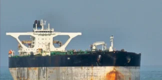 Rússia envia submarino para escoltar petroleiro perseguido pelos EUA no Atlântico