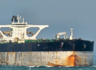 Rússia envia submarino para escoltar petroleiro perseguido pelos EUA no Atlântico