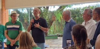 Arruda promete regularização fundiária em reunião com moradores de Vicente Pires