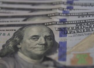 Dólar cai para R$ 5,40 após invasão à Venezuela
