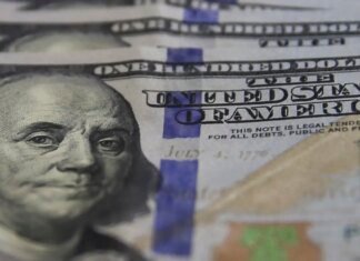 Dólar cai para R$ 5,36 com desaceleração do emprego nos EUA