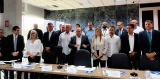 Oi, voltei, tava de férias, a casa pegou fogo, achei que ninguém tinha notado