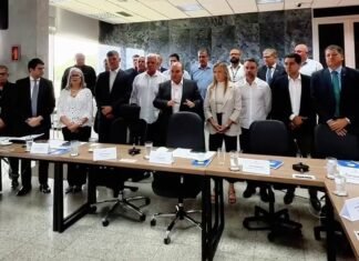 Oi, voltei, tava de férias, a casa pegou fogo, achei que ninguém tinha notado